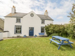 Llanfachraeth 3 bed self catering sleeps 6