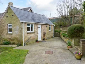 Totland budget pet friendly cottage