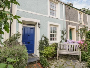 Borth-y-Gest budget family friendly cottage