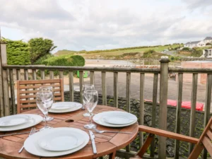 Newquay beachfront cottage sleeps 4