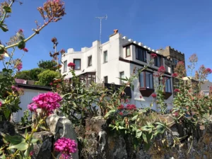 Bude beachside family friendly cottage