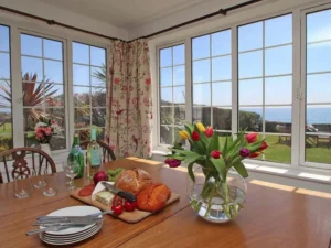 Downderry beachfront holiday home sleeps 6