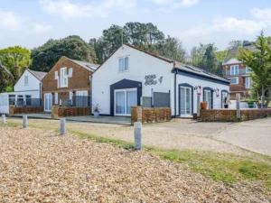 Isle of wight pet friendly beachfront cottage