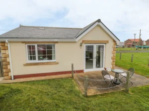 Beadnell seafront cottage for couples