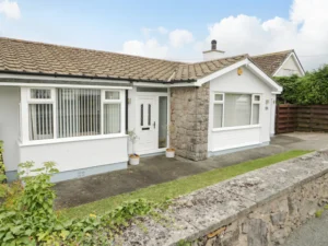 Benllech family friendly coastal bungalow