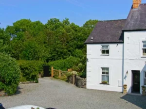 Malltraeth couples cottage with hot tub