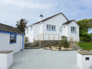 Trearddur Bay bungalow with hot tub