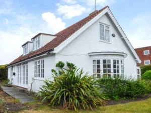 Cromer pet friendly large group cottage