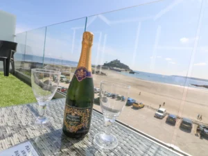 Marazion beachfront apartment sleeps 4