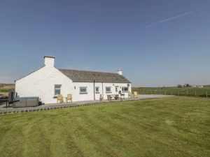 Dumfries cottage with hot tub sleeps 4