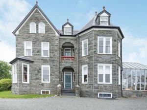 Gwynedd large 7 bed pet friendly sleeps 15