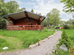 Inverness pet friendly hot tub lodge