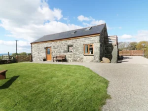 Criccieth hot tub cottage sleeps 6