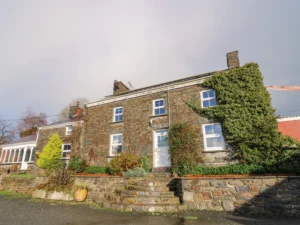 Aberaeron six bed cottage with hot tub