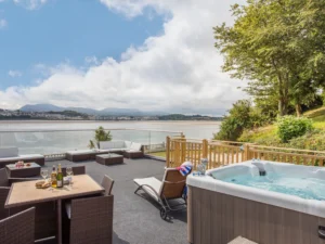 Anglesey luxury hot tub apartment sleeps 8