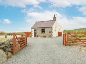 Aberdaron hot tub cottage for couples