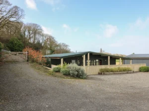 Ceredigion cottage with hot tub sleeps 4