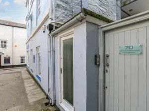 Salcombe apartment with dogs welcome