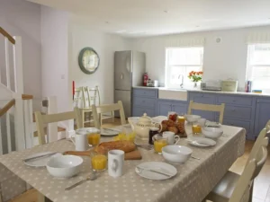 Salcombe four bed large holiday cottage