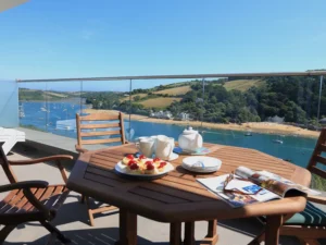 Salcombe sea view holiday apartment