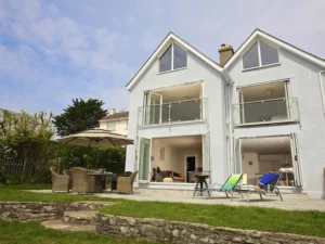 Salcombe budget pet friendly sleeps 8