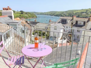 Salcombe pet friendly apartment sleeps 5