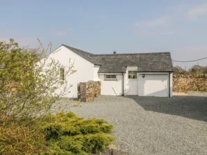 Nefyn budget pet friendly hot tub cottage