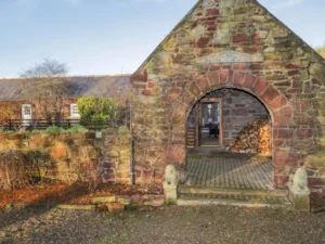 Scotland couples cottage with hot tub