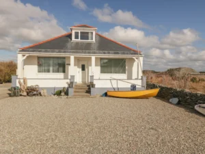 Trearddur Bay large seaside cottage sleeps 8