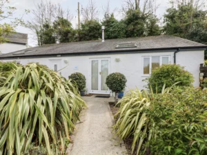 Hayle one bed converted barn with hot tub