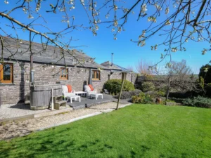 Port Isaac barn conversion with hot tub