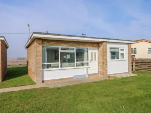 Norfolk budget beach chalet sleeps 4