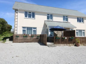 Marazion cottage with hot tub sleeps 8