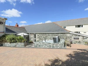 Mullion dog friendly hot tub cottage