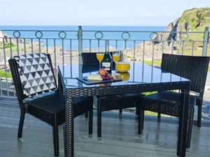 Ilfracombe seaside apartment with parking