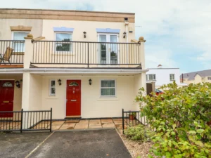 Paignton dog friendly cottage sleeps 6