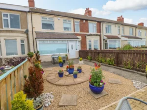 Northumberland seafront cottage with hot tub