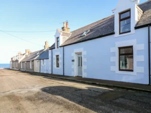 Portknockie pet friendly cottage sleeps 6