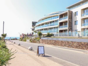 Newquay luxury pet friendly flat sleeps 4