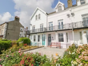 Beaumaris large group cottage sleeps 8