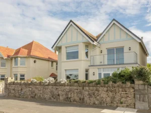 Llandudno large beachfront cottage for groups