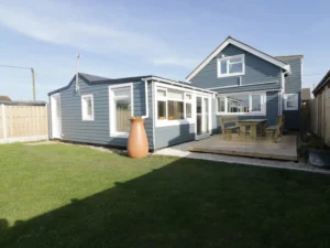 Eccles on Sea pet friendly cottage sleeps 8