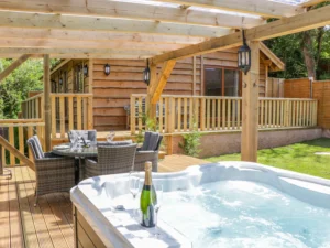 Blue Anchor hot tub lodge sleeps 4