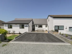 Anglesey pet friendly hot tub bungalow