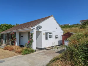 Mawgan Porth 3 bed dog friendly cottage