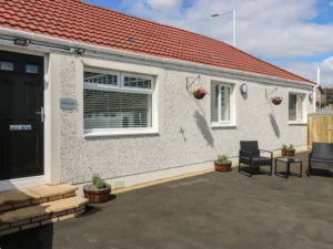 Fife beachfront chalet sleeps 4