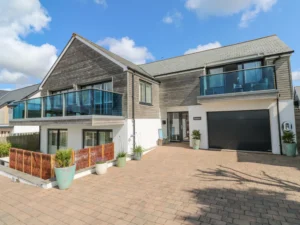 Cornwall beach house with hot tub