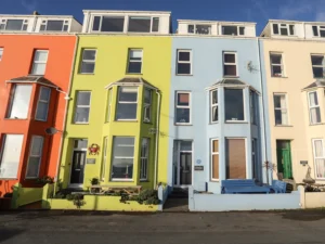 Criccieth beachfront cottage sleeps 12