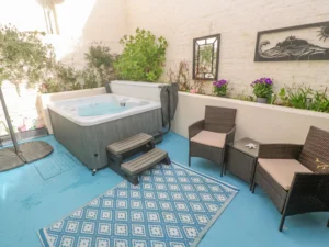 Marazion couples luxury hot tub apartment