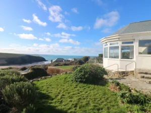 Family friendly beach house sleeps 8